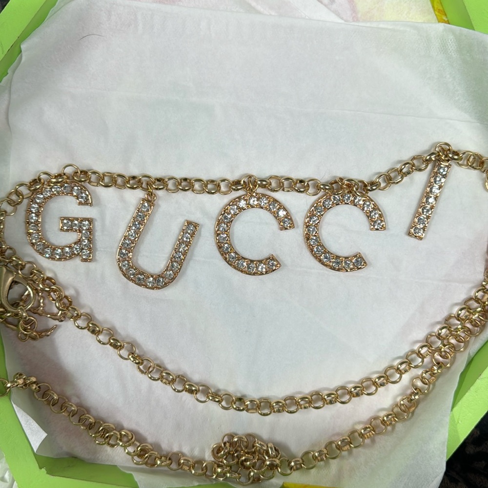 Gucci Bet gold tone